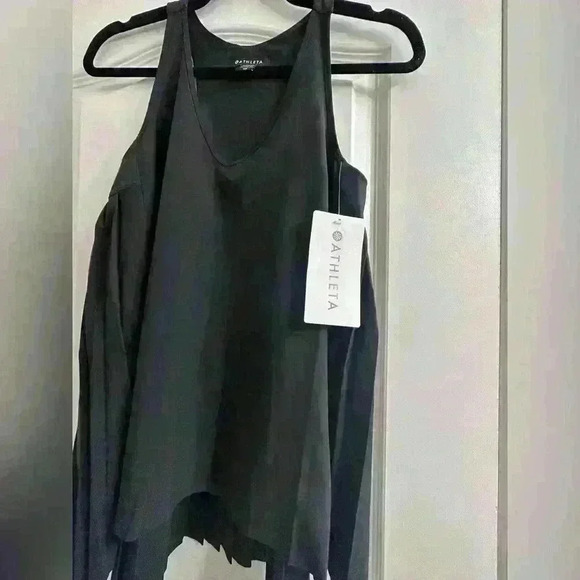 Athleta Swing Forward Pleated Tank - Picture 2 of 4